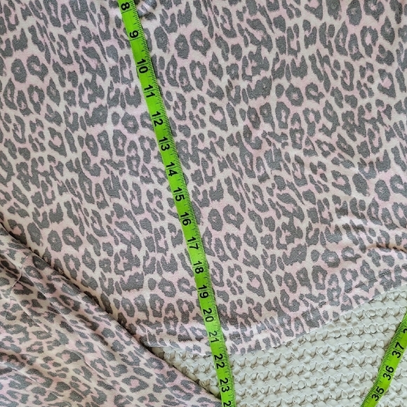 Just Be Womens Oversized L Pink Gray Leopard Print Pajama Set Ultra Soft - Picture 6 of 9